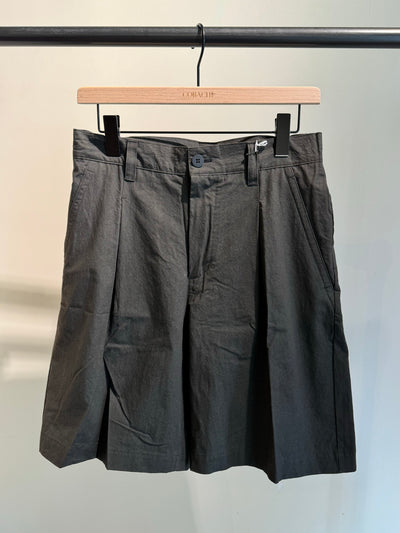 dump one-tuck shorts