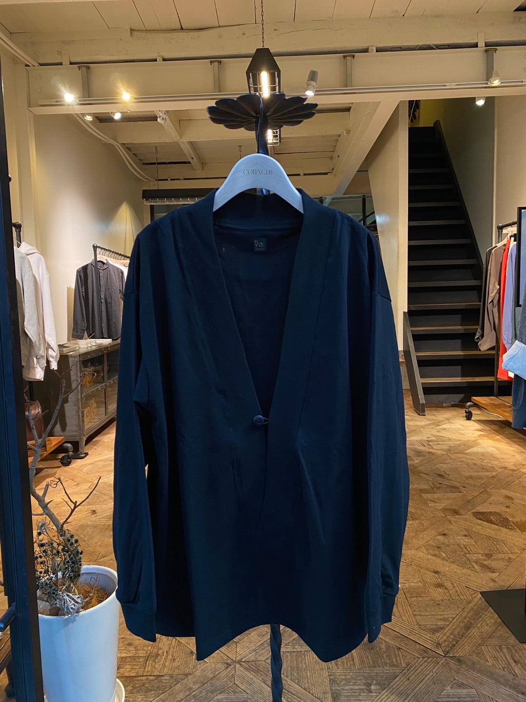1B pullover shirt black