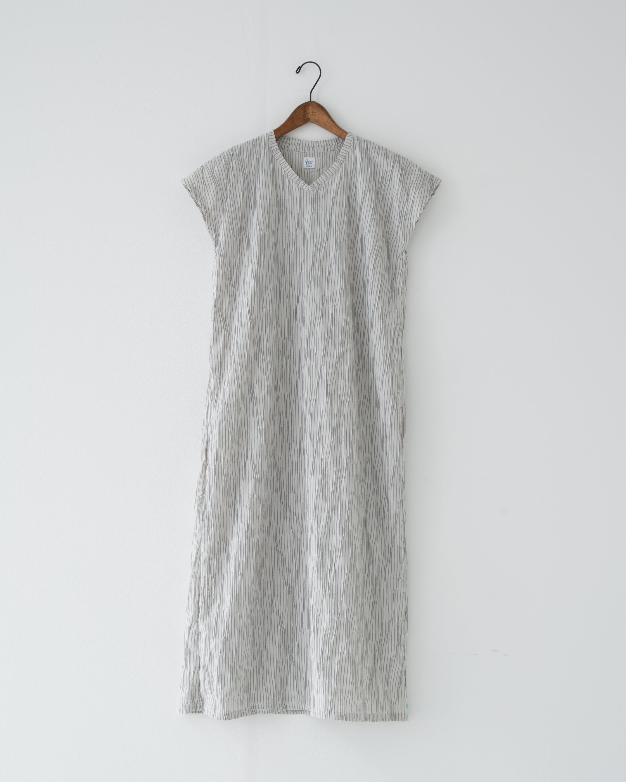 【予約商品】tucked dobby french-sleeve dress striped beige