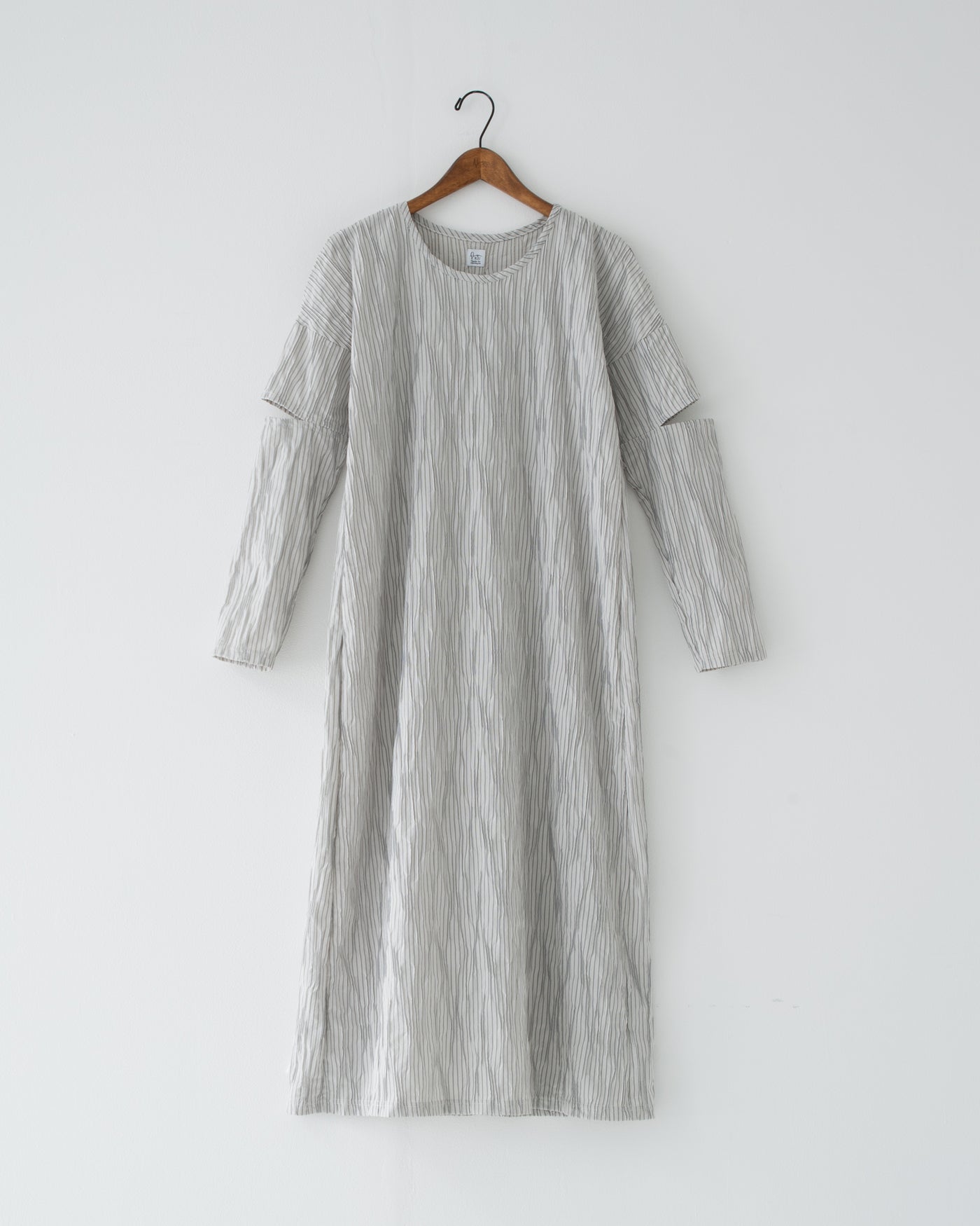 【予約商品】tucked dobby slit dress