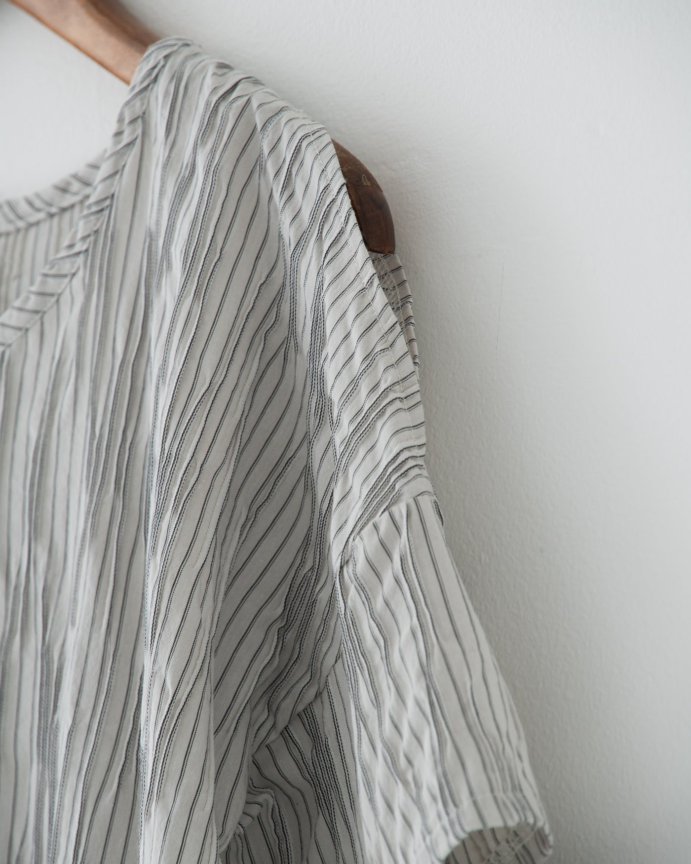 【予約商品】tucked dobby slit dress