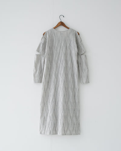 【予約商品】tucked dobby slit dress