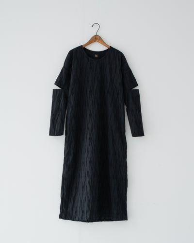 【予約商品】tucked dobby slit dress