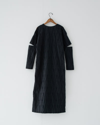 【予約商品】tucked dobby slit dress
