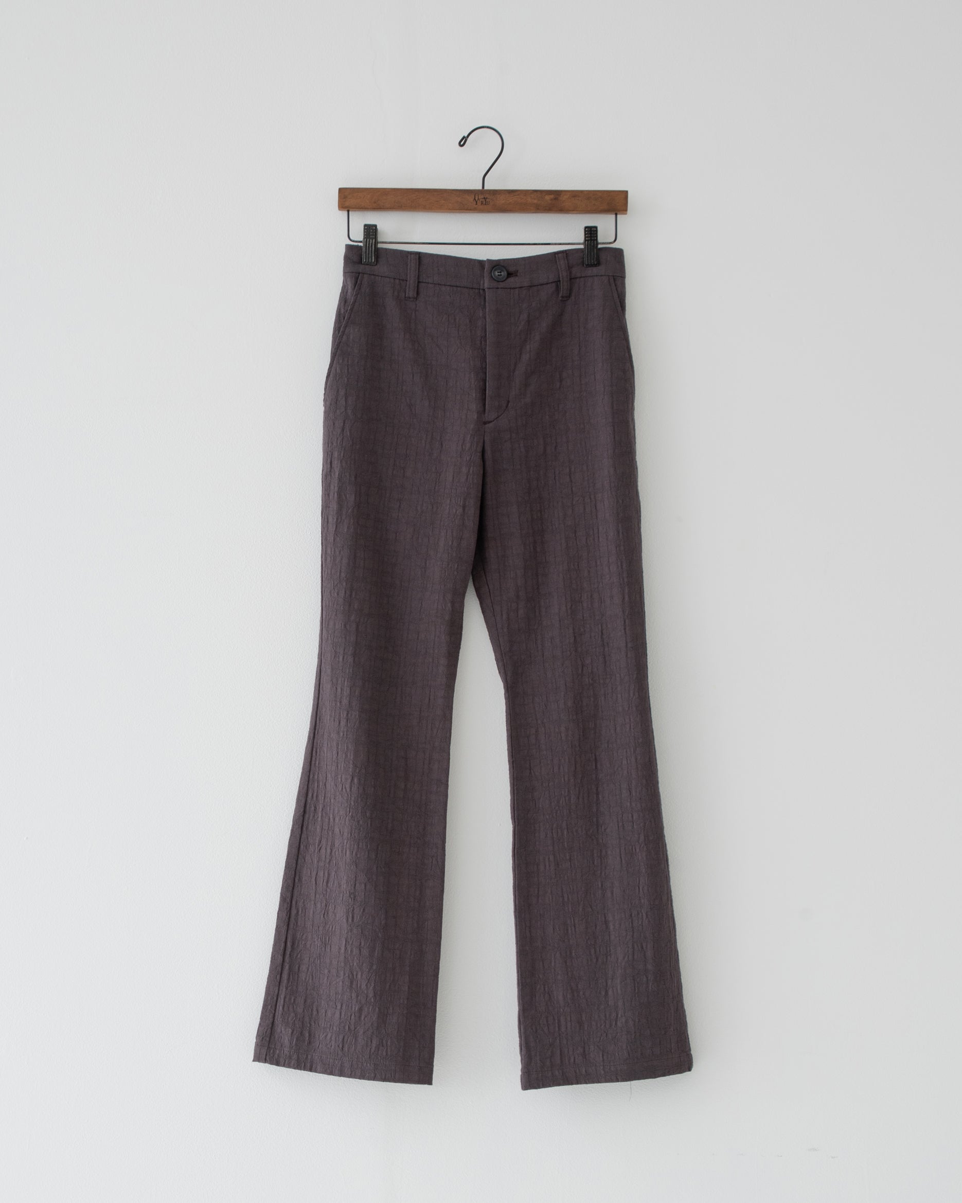 【予約商品】wrinkled effect flare pants deep purple