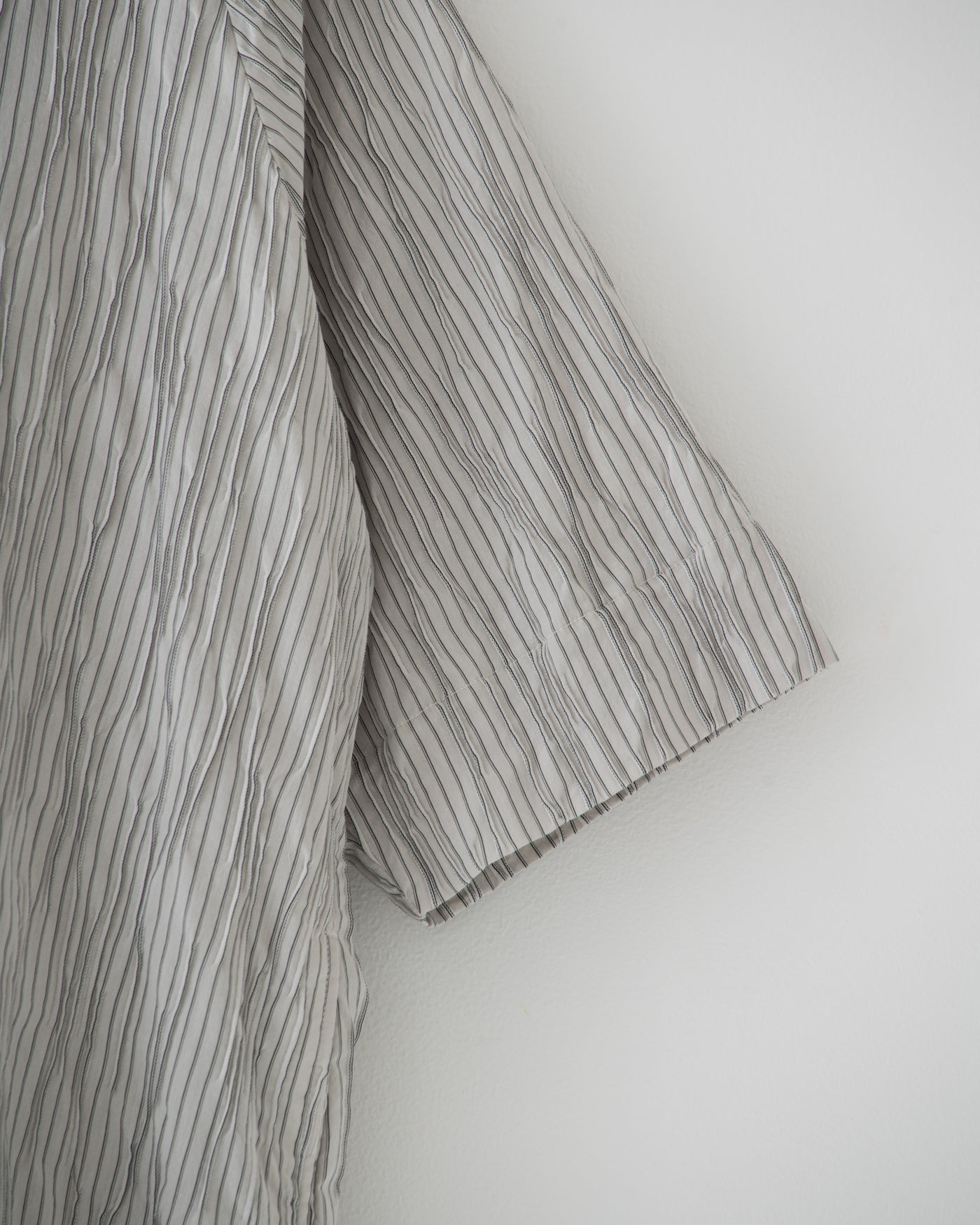 【予約商品】tucked dobby poncho shirt