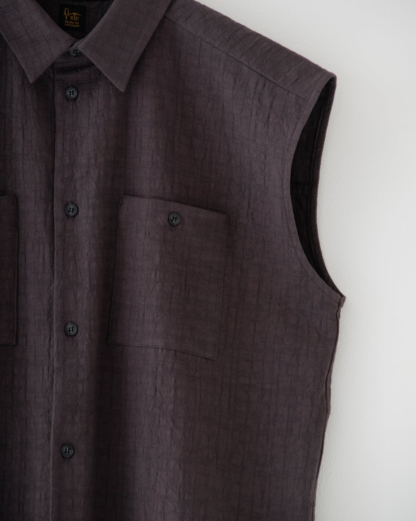 【予約商品】wrinkled effect sleeve-less shirt