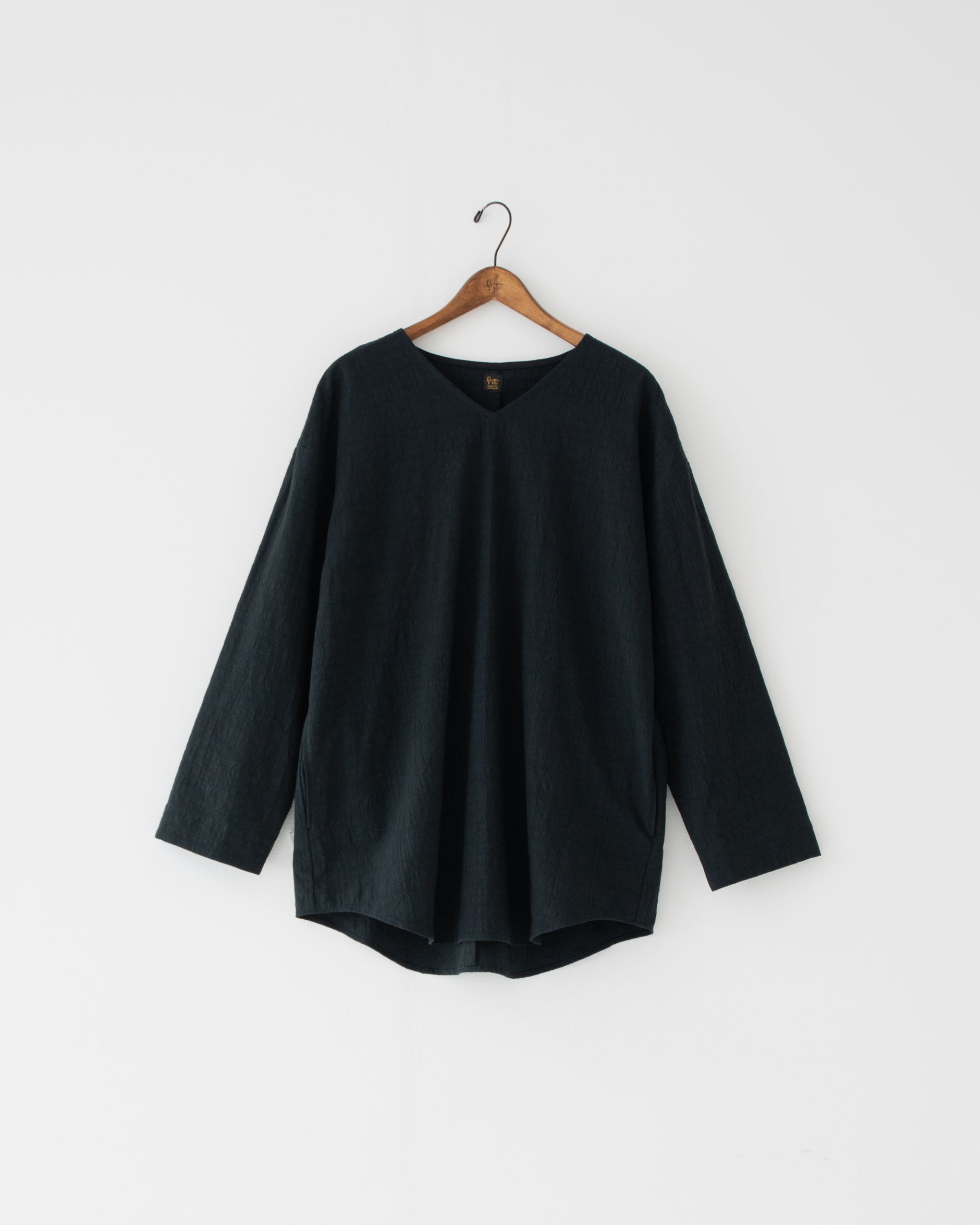 【予約商品】wrinkled effect v-neck pullover sumi