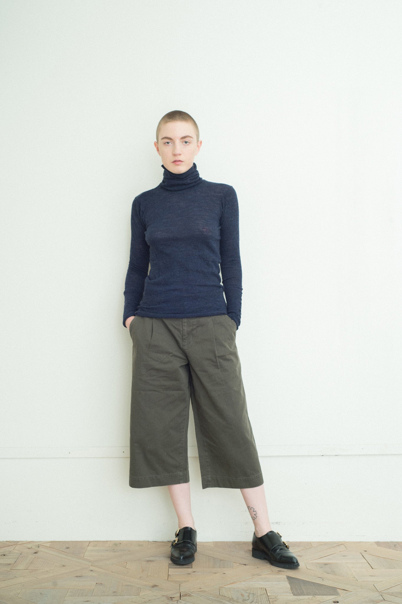washable wool gauze t-neck knit indigo