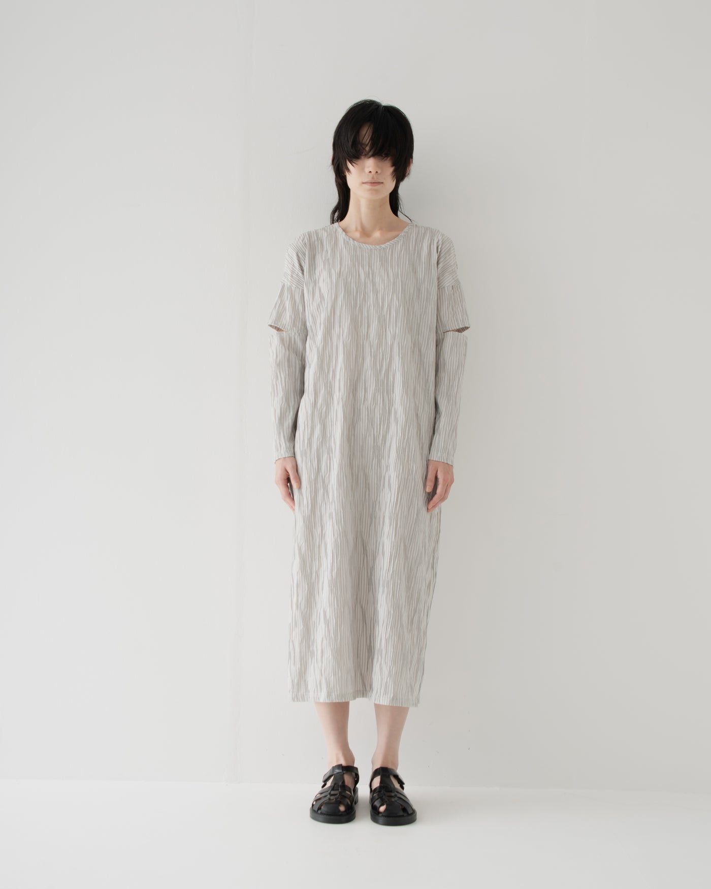 【予約商品】tucked dobby slit dress