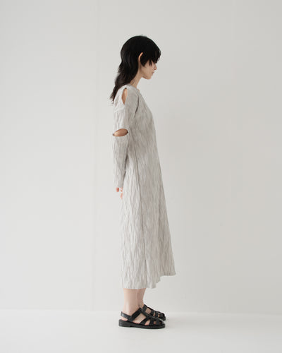 【予約商品】tucked dobby slit dress