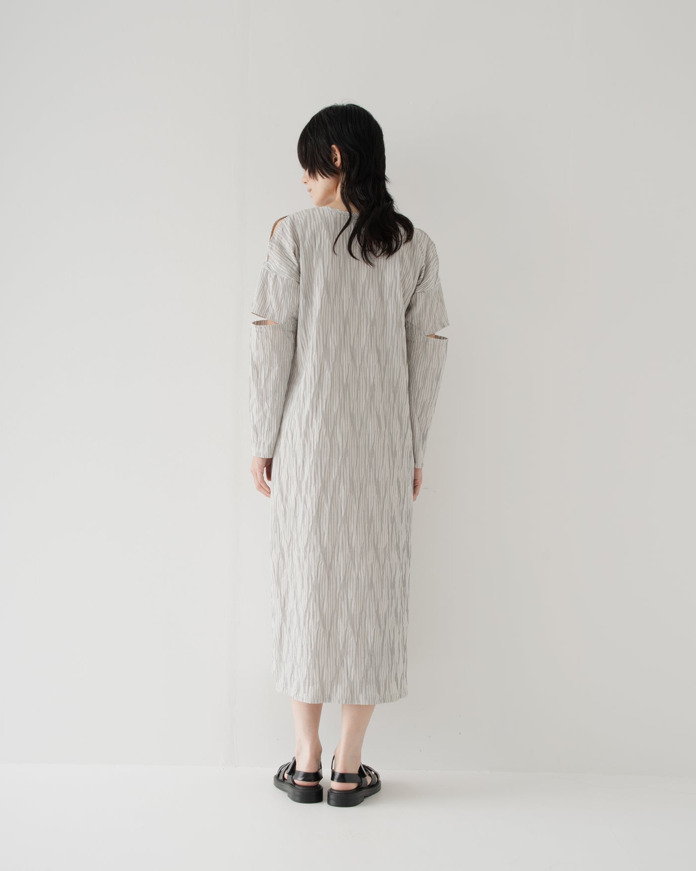 【予約商品】tucked dobby slit dress