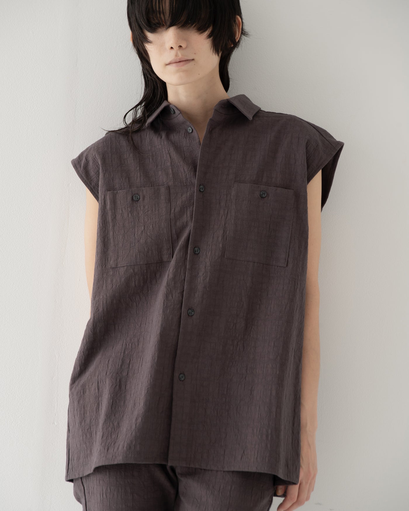 【予約商品】wrinkled effect sleeve-less shirt