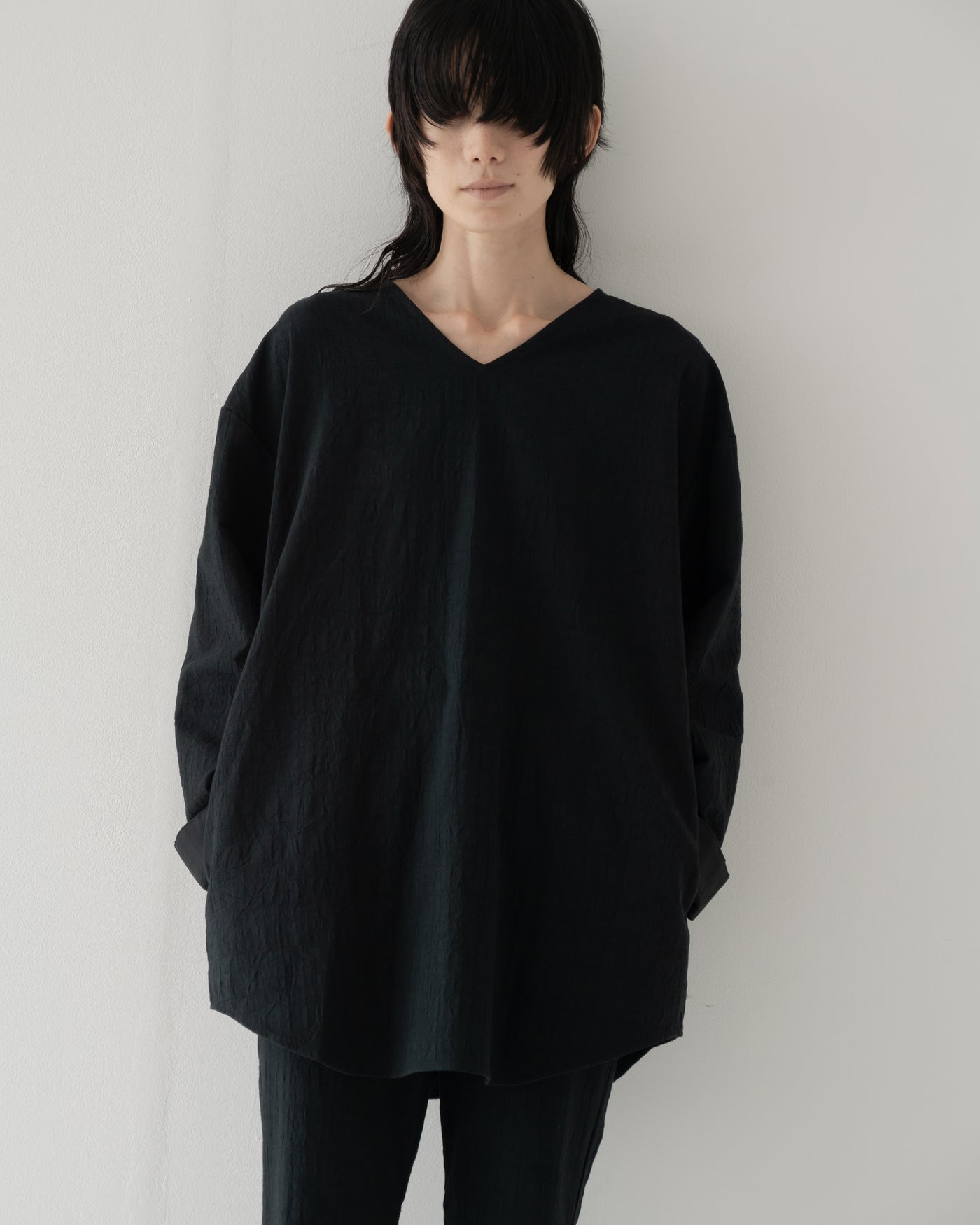 【予約商品】wrinkled effect v-neck pullover