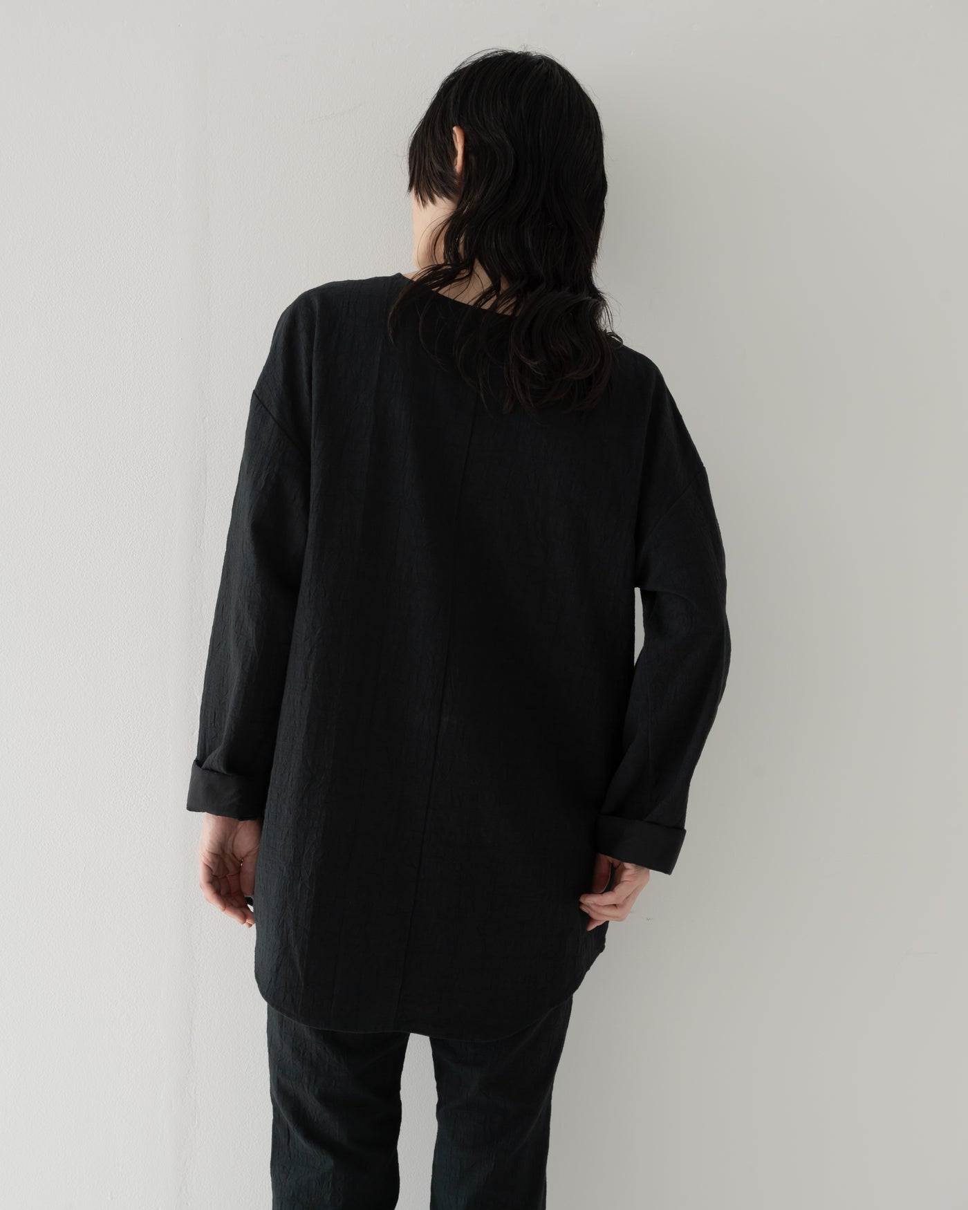 【予約商品】wrinkled effect v-neck pullover