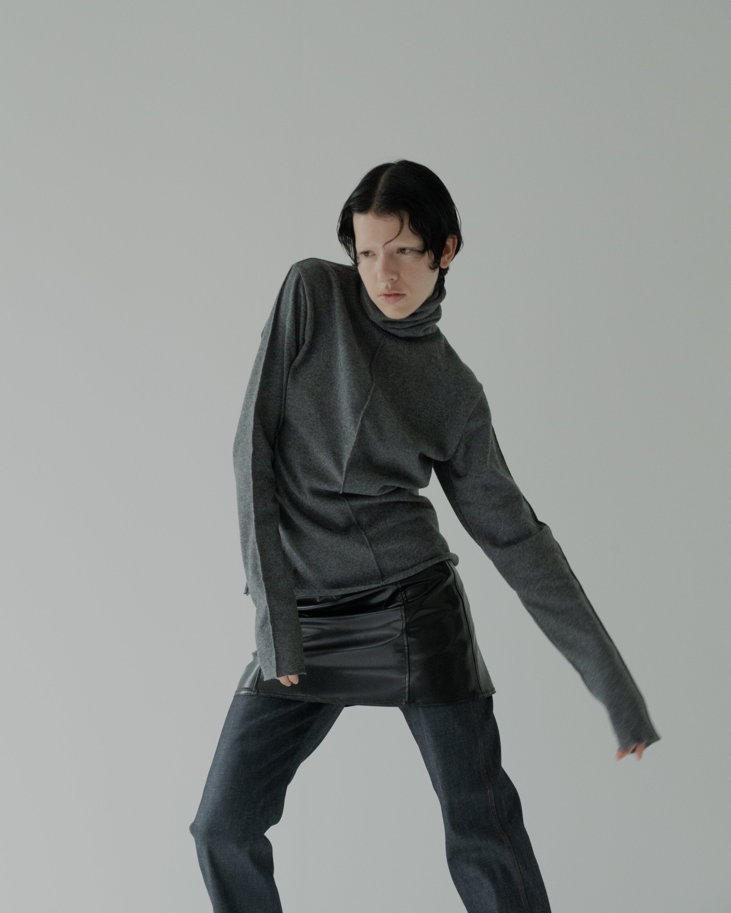 soft wool t-neck knit charcoal
