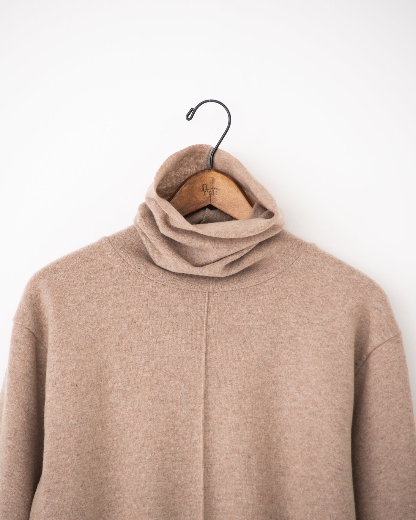 soft wool t-neck knit