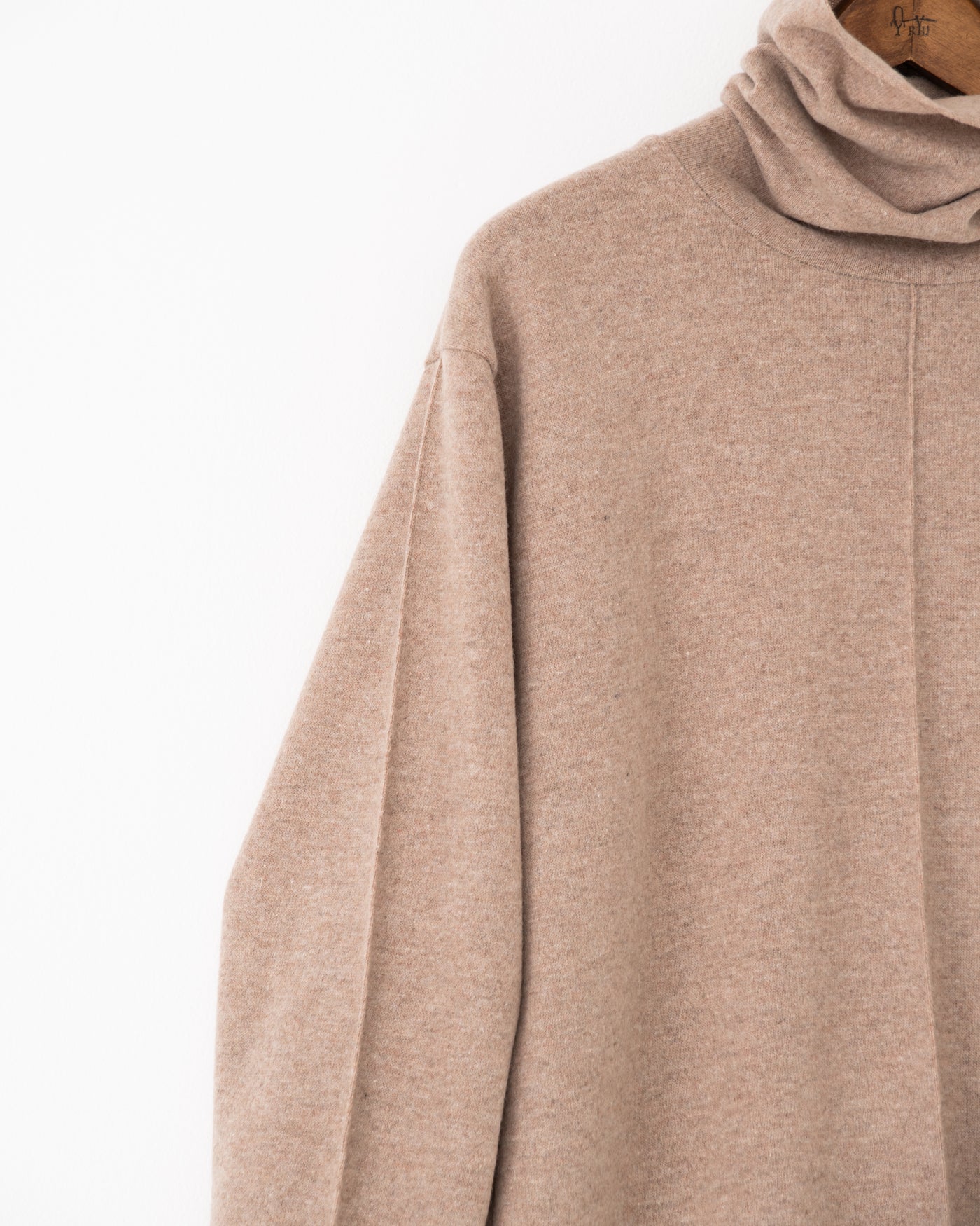 soft wool t-neck knit