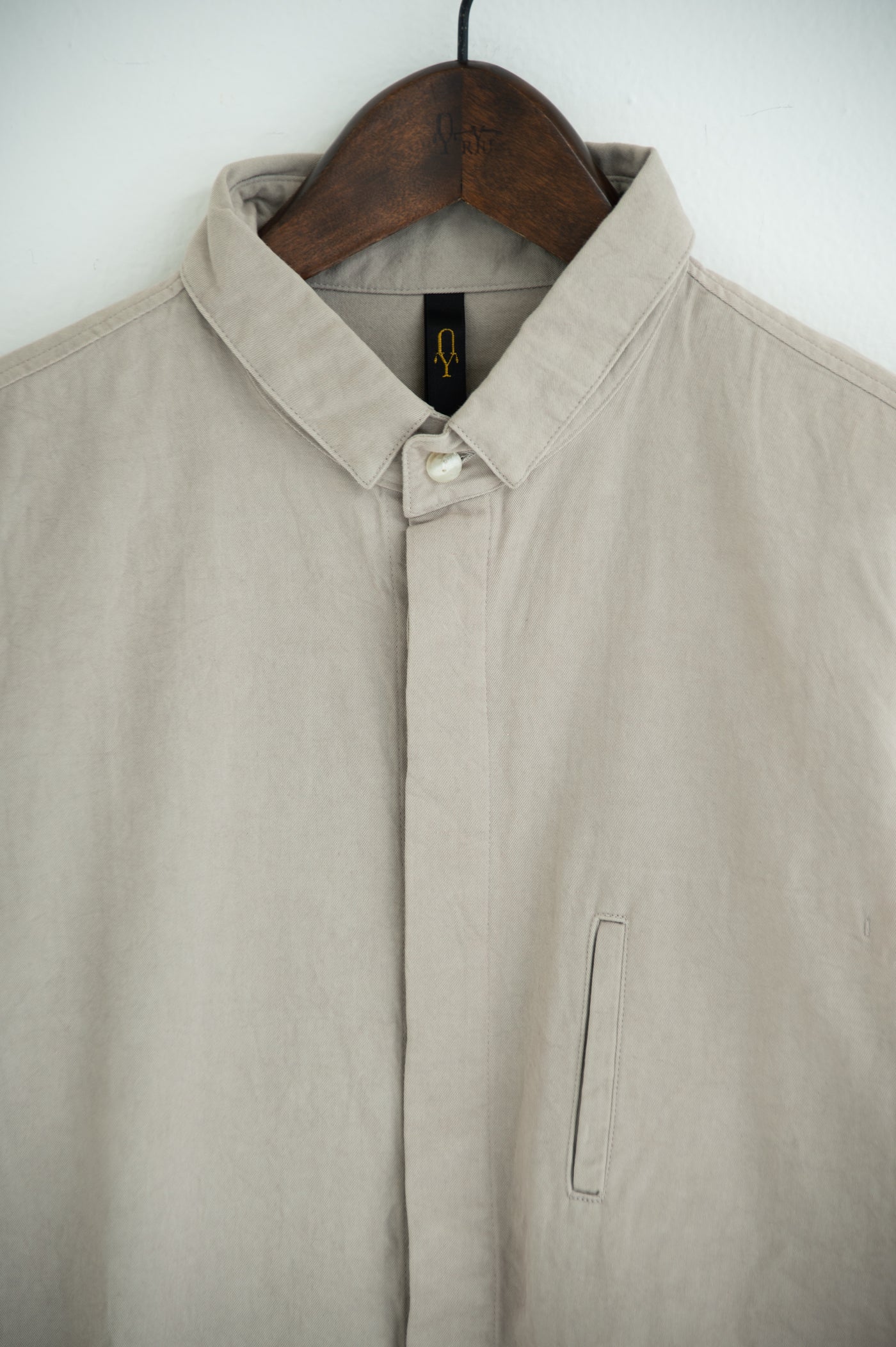 square collar shirt
