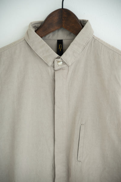 square collar shirt