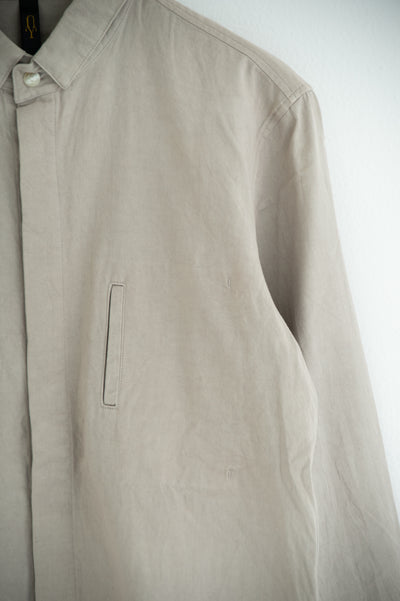 square collar shirt