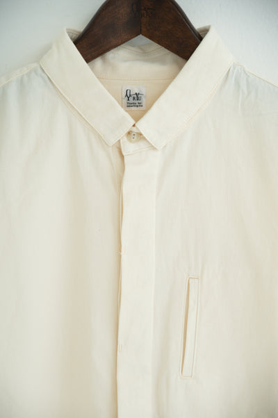square collar shirt