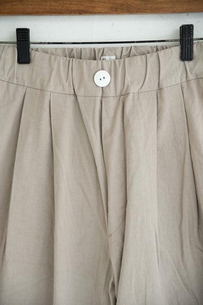two-tuck wide pants