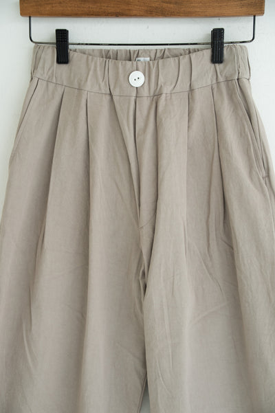 two-tuck wide pants
