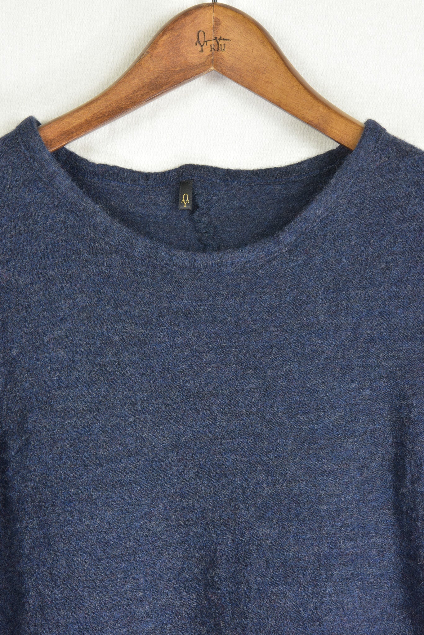 washable wool gauze r-neck knit indigo