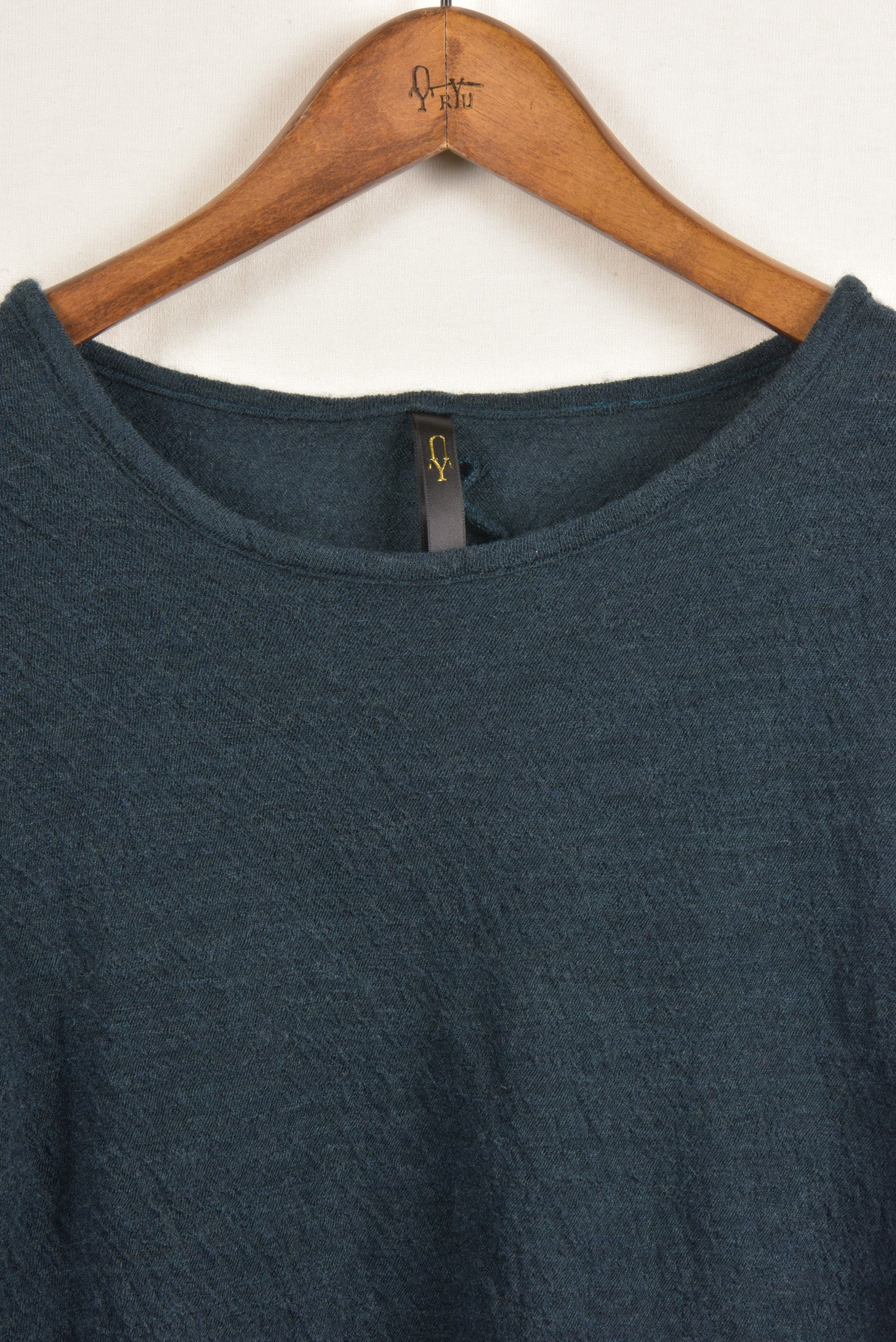 washable wool gauze r-neck knit