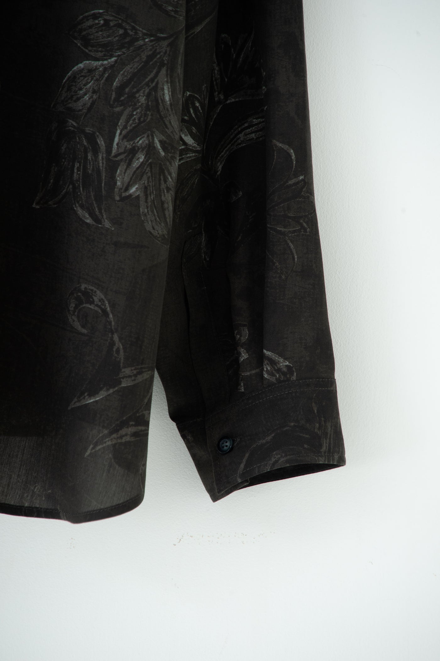 Kazakh long-sleeve shirt