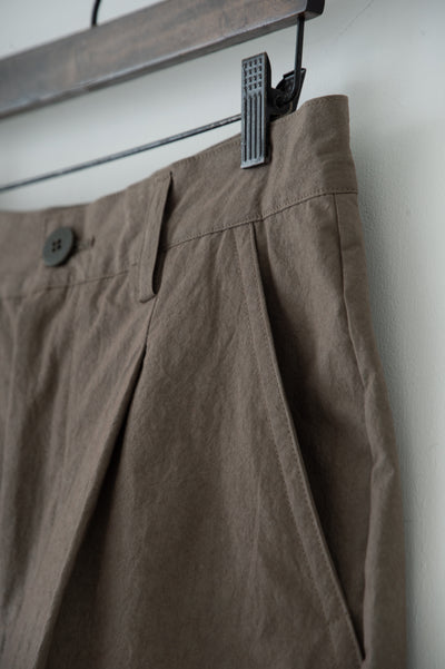 dump one-tuck shorts