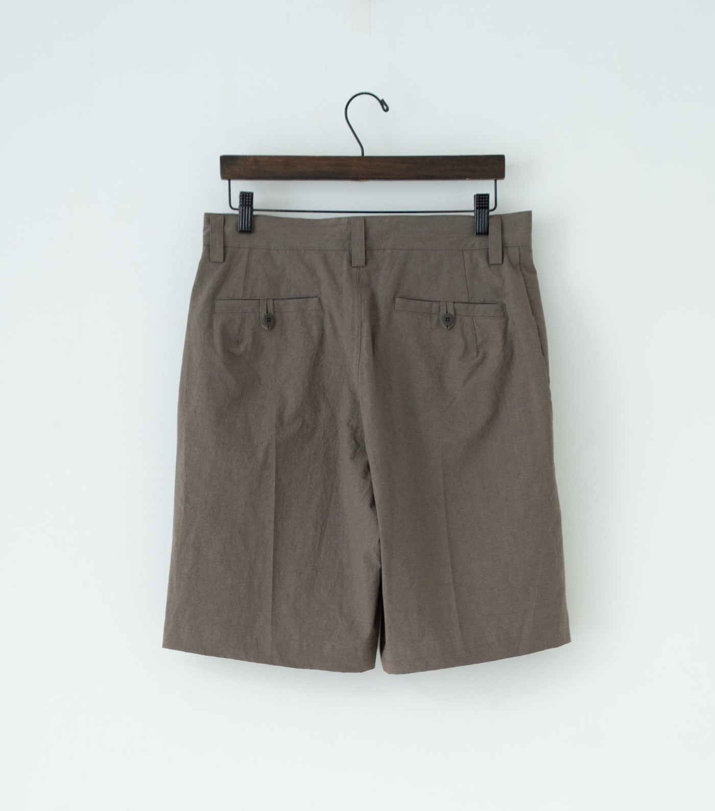 dump one-tuck shorts