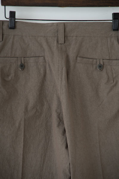 dump one-tuck shorts