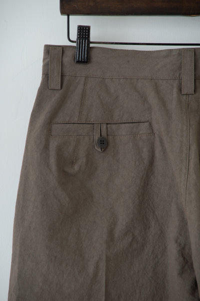 dump one-tuck shorts