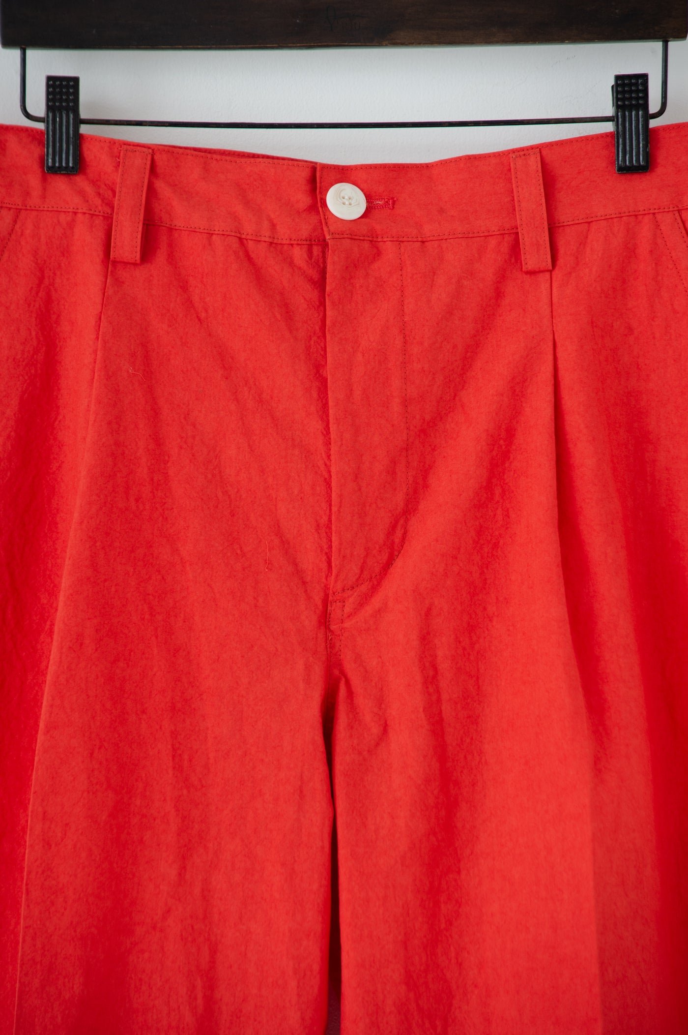dump one-tuck shorts