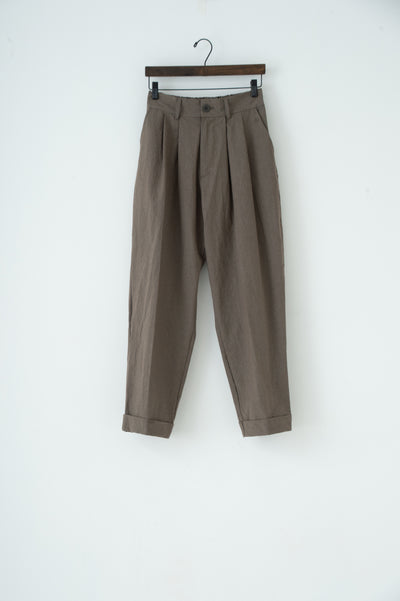 dump two-tuck slacks with belt