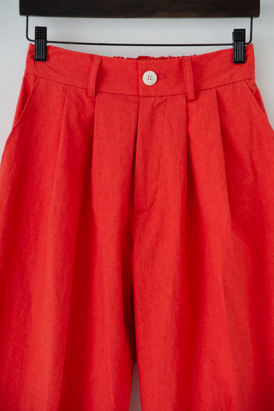 dump two-tuck slacks with belt