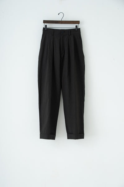 dump two-tuck slacks with belt