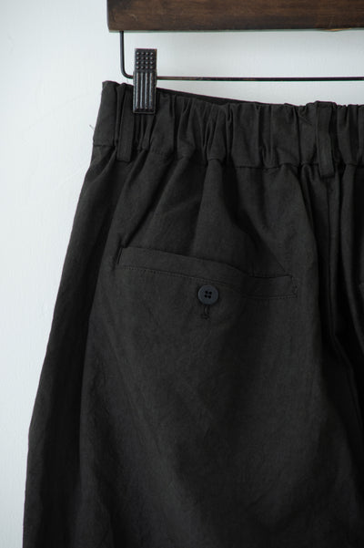 dump two-tuck slacks with belt