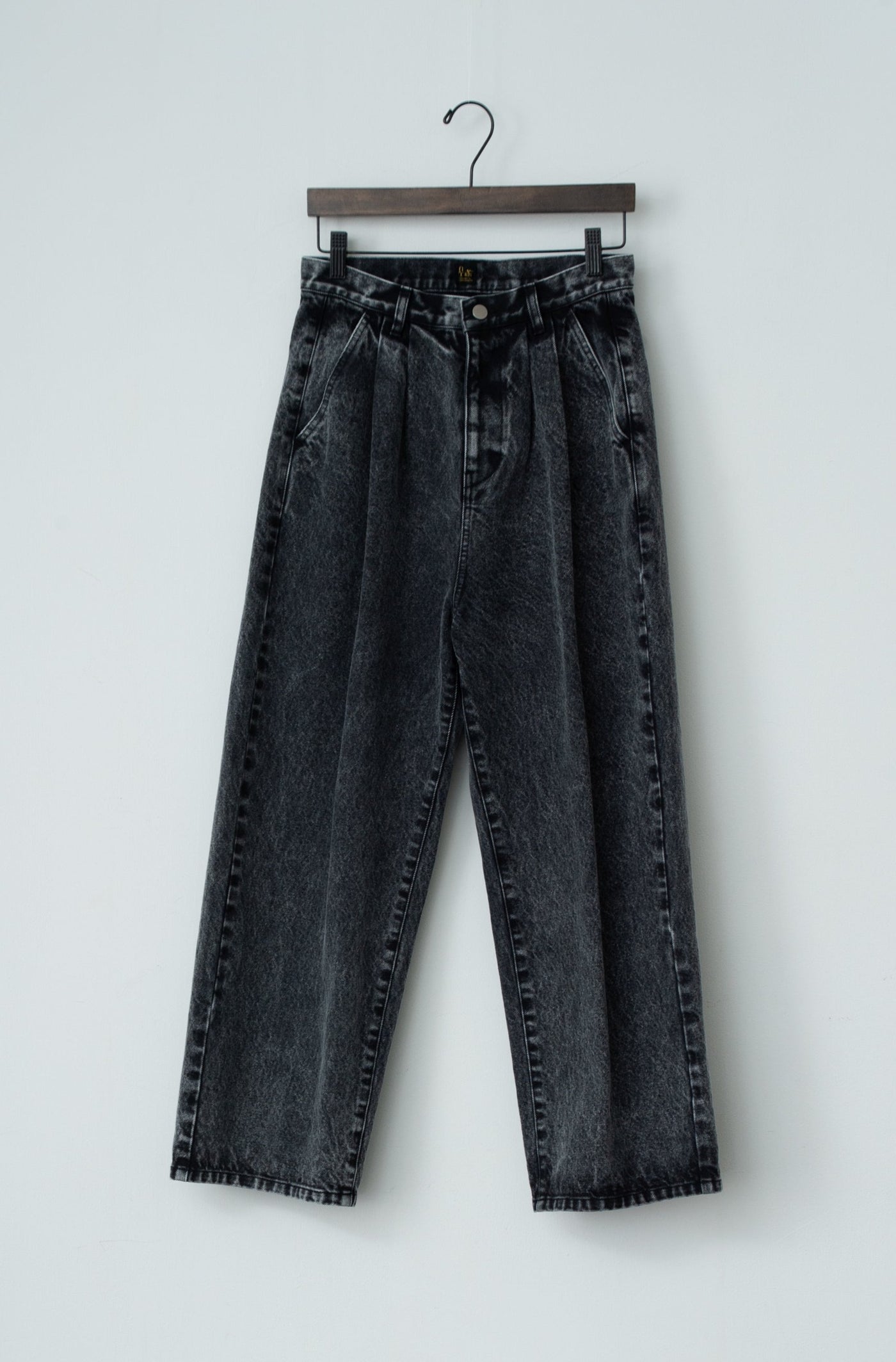 denim two-tuck slacks