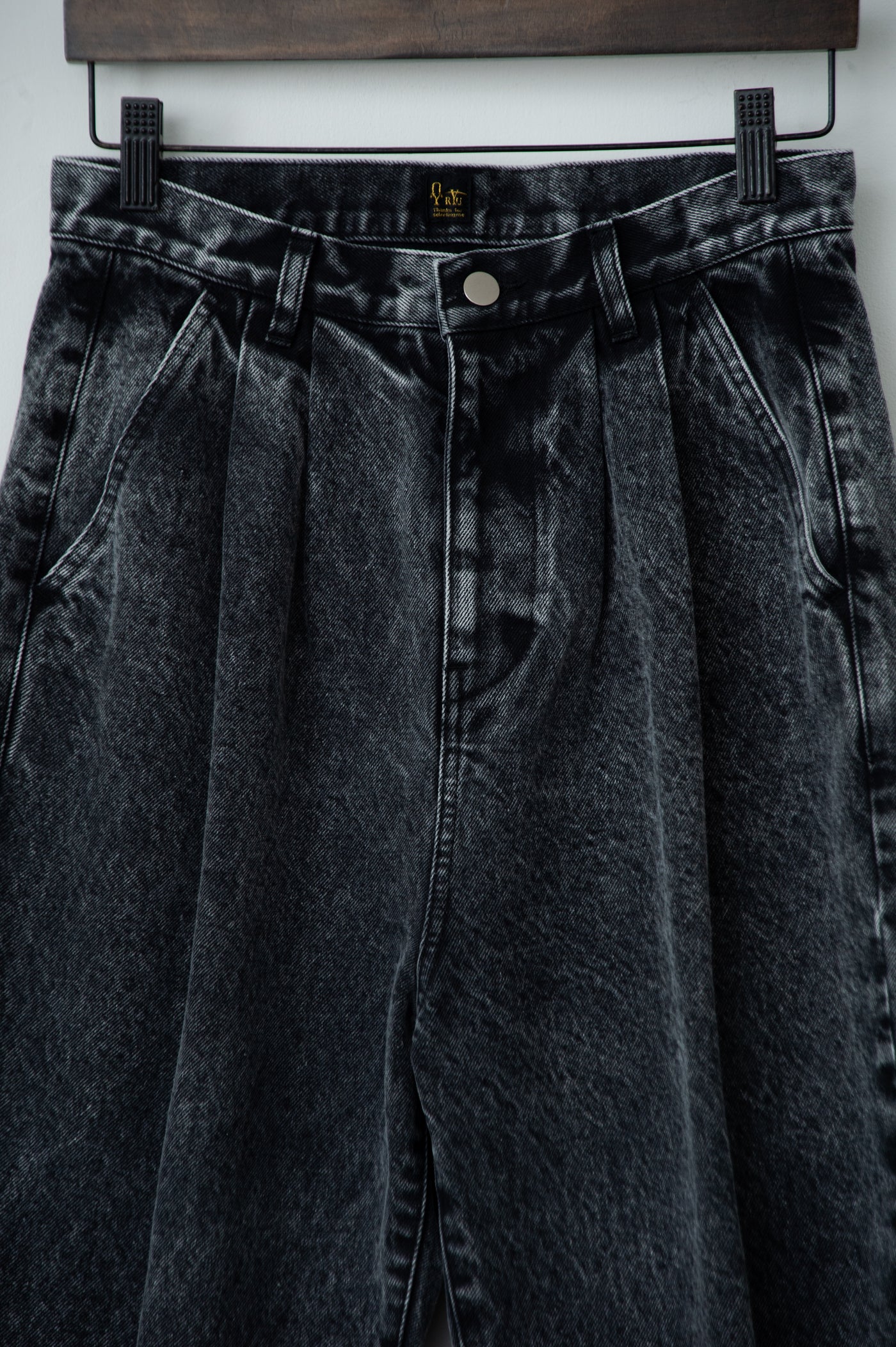 denim two-tuck slacks