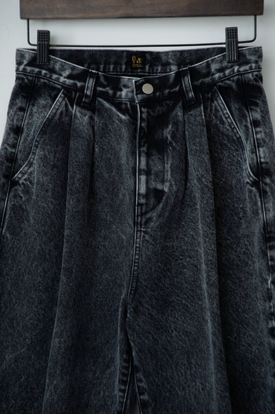 denim two-tuck slacks