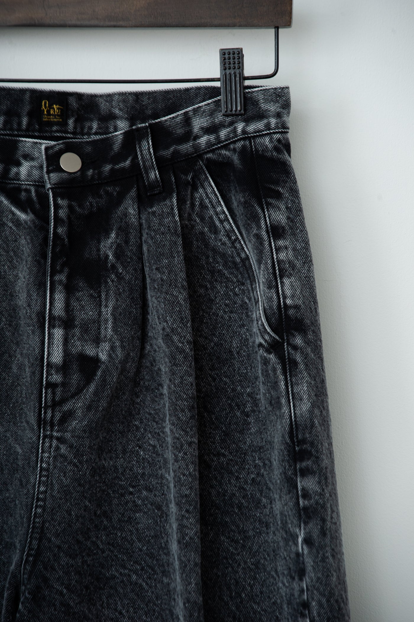 denim two-tuck slacks