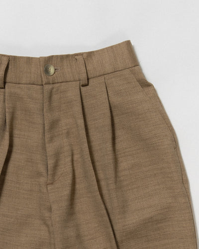 dry slub twill two-tuck slacks