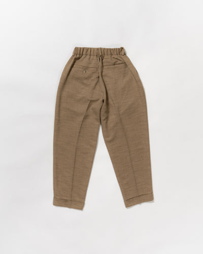 dry slub twill two-tuck slacks