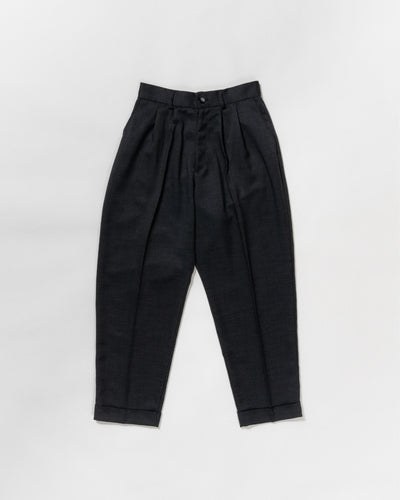 dry slub twill two-tuck slacks
